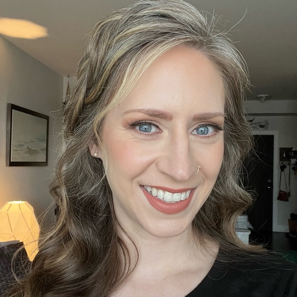 Meet your Posher, Stephanie - Picture 1 of 1